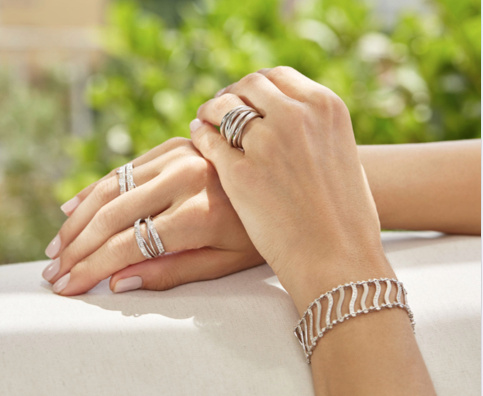 Anéis e pulseira em ouro branco 18k e diamantes