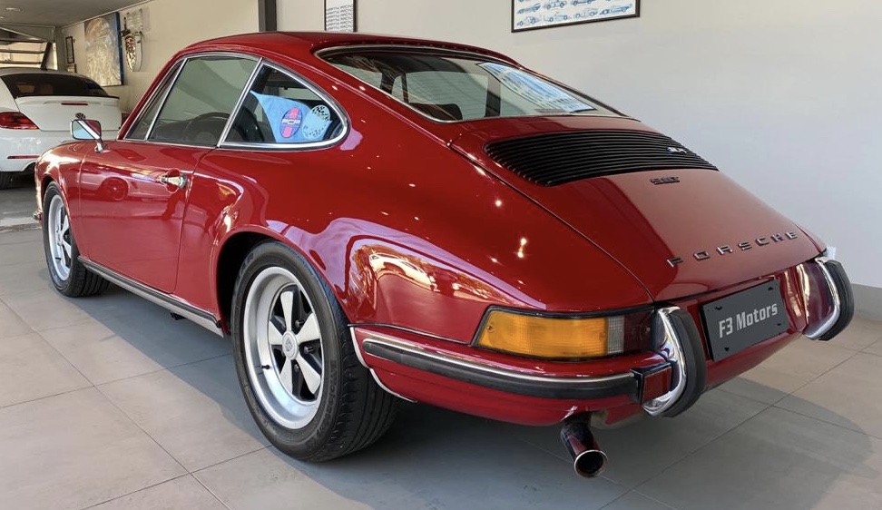 PORSCHE 911T vermelha