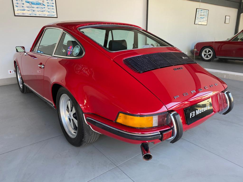 PORSCHE 911T vermelha
